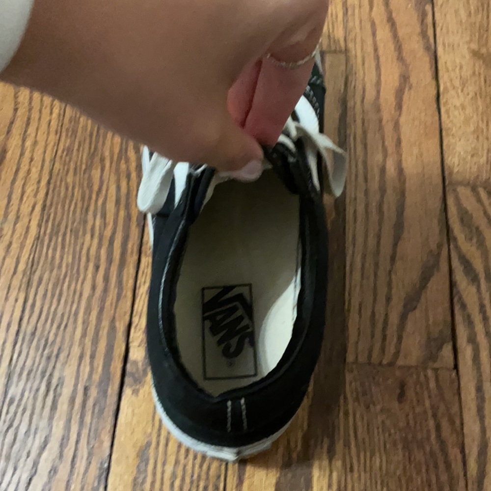 Vans - Picture 4 of 5